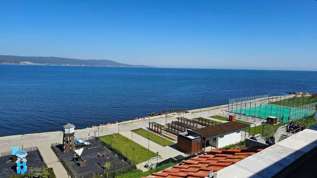Хоризонт Apartment Nesebar Luaran gambar